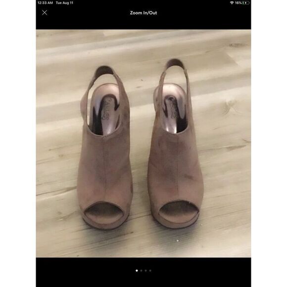 CARLOS SANTANA Taupe Suede Wedge Back Strap Wedge Heels Sz 8.5M - Picture 2 of 3